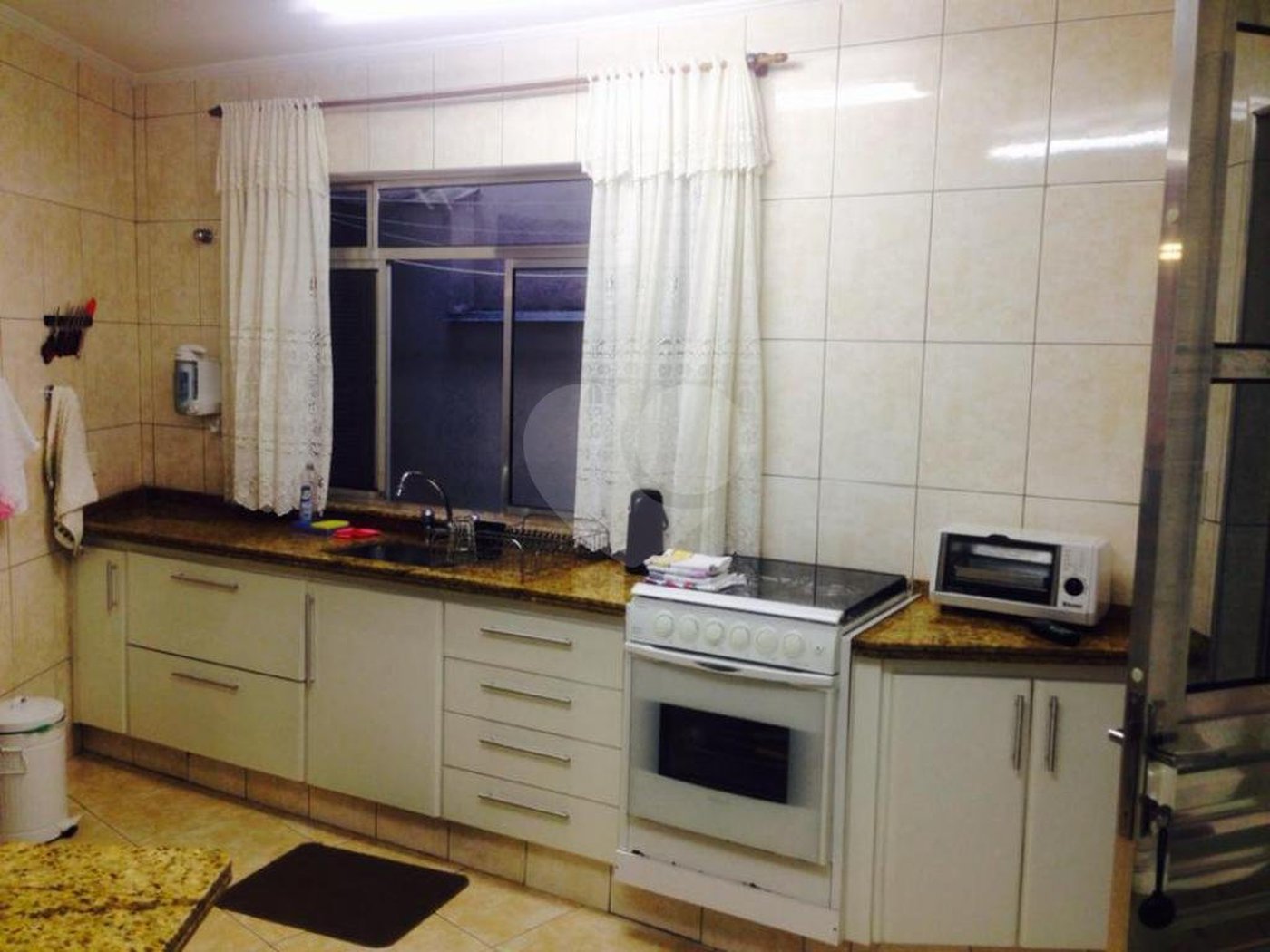 Casa à venda com 3 quartos, sendo 1 suíte,  no condomínio Praça Doutor José Augusto César,12, São Paulo - SP