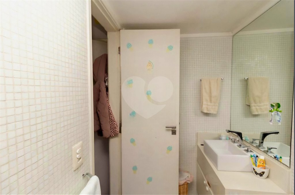 Apartamento à venda com 3 quartos, sendo 2 suítes,  em Pinheiros, São Paulo, SP