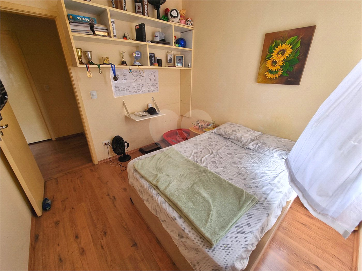 Casa à venda com 3 quartos, sendo 1 suíte, no condomínio Village St. Louis, São Paulo - SP