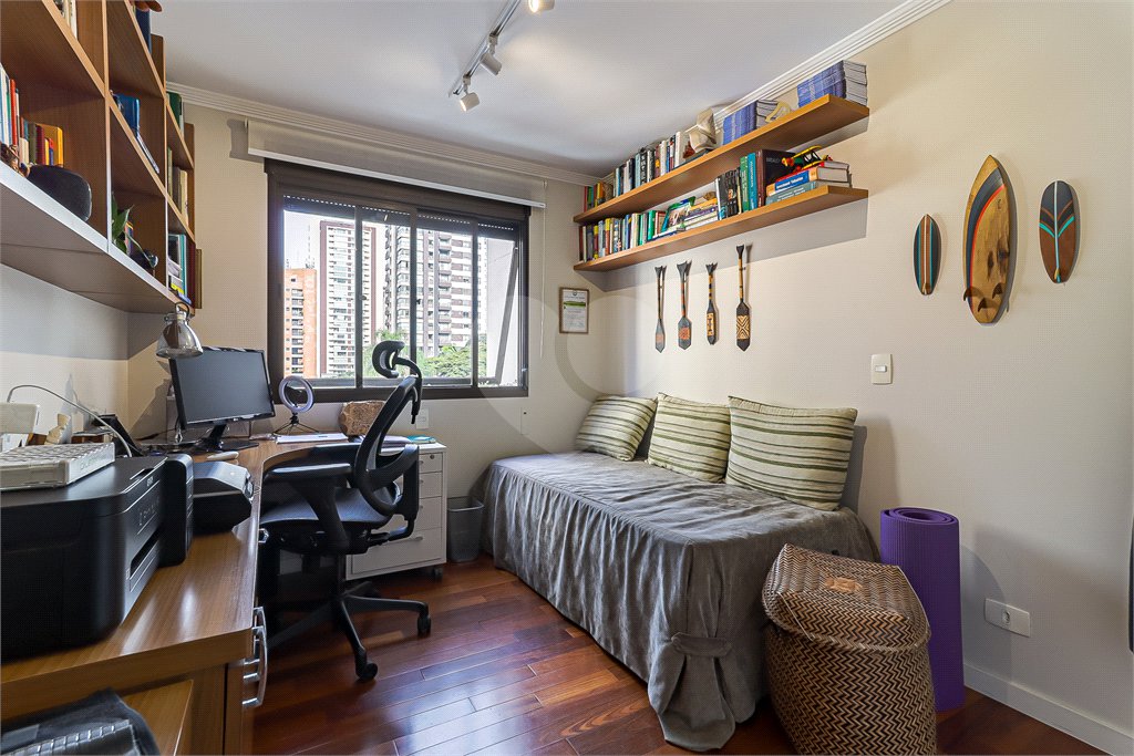Apartamento à venda com 4 quartos, sendo 2 suítes, em Moema, São Paulo, SP