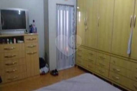 Casa à venda com 2 quartos, sendo 1 suíte, no condomínio Travessa Carmem Lúcia Carneiro,88, São Paulo - SP