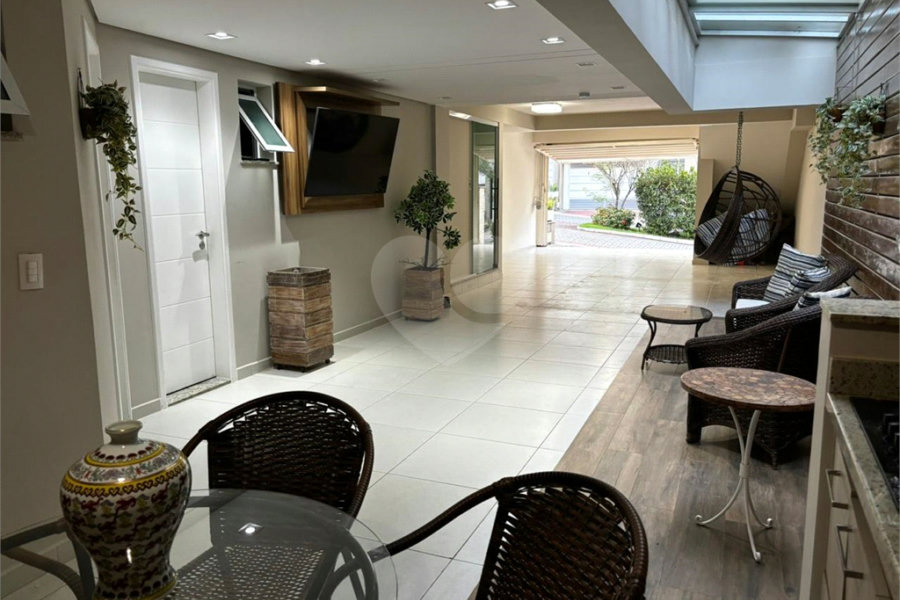 Casa à venda com 5 quartos, sendo 2 suítes,  no condomínio Floradas da Serra, São Paulo - SP