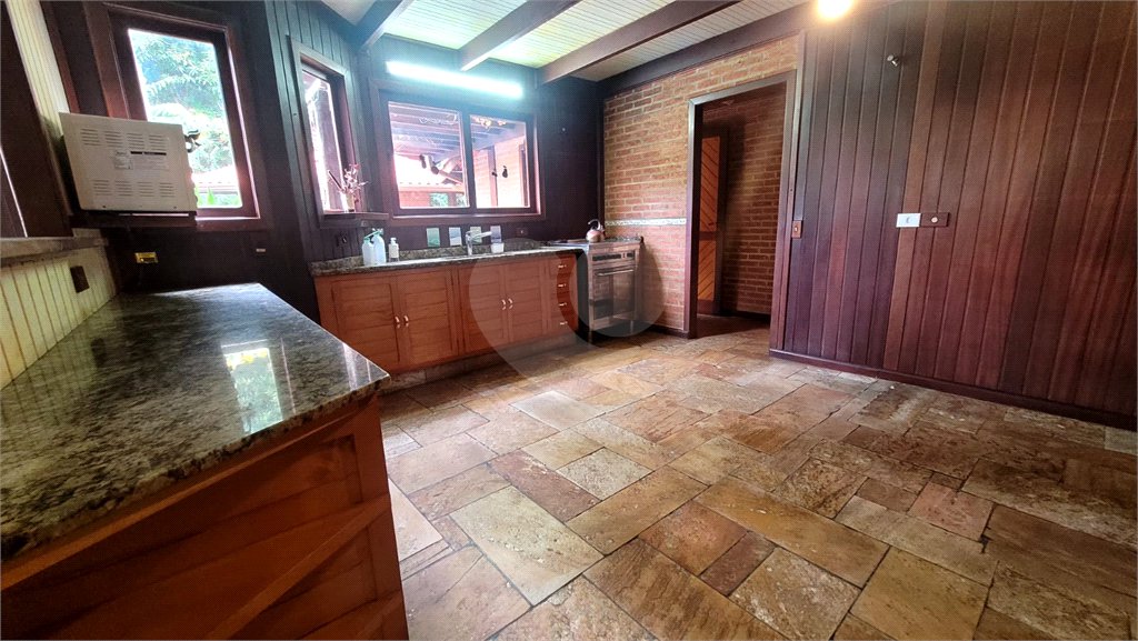 Casa à venda ou para alugar com 3 quartos, sendo 1 suíte, no condomínio Associação Reserva das Hortênsias, Mairiporã - SP