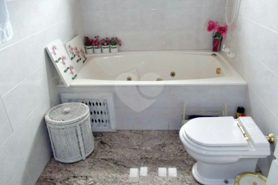 Casa à venda com 3 suítes no condomínio Praça Monsenhor Macedo,10, São Paulo - SP