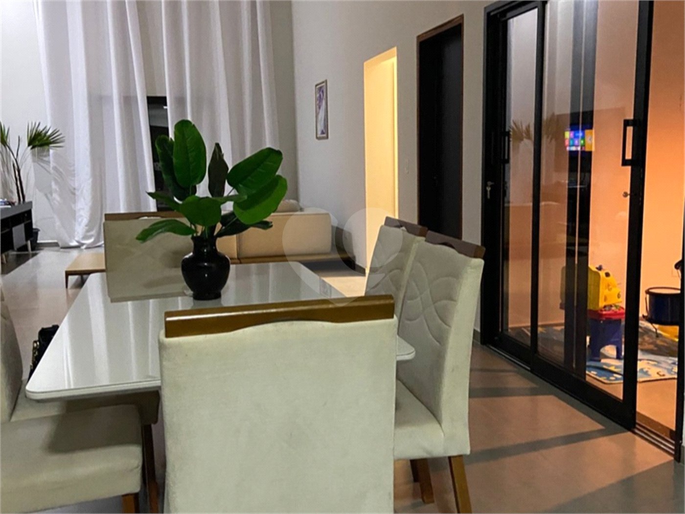 Casa à venda com 3 quartos, sendo 1 suíte, no condomínio Village Ipanema Ii, Araçoiaba da Serra - SP