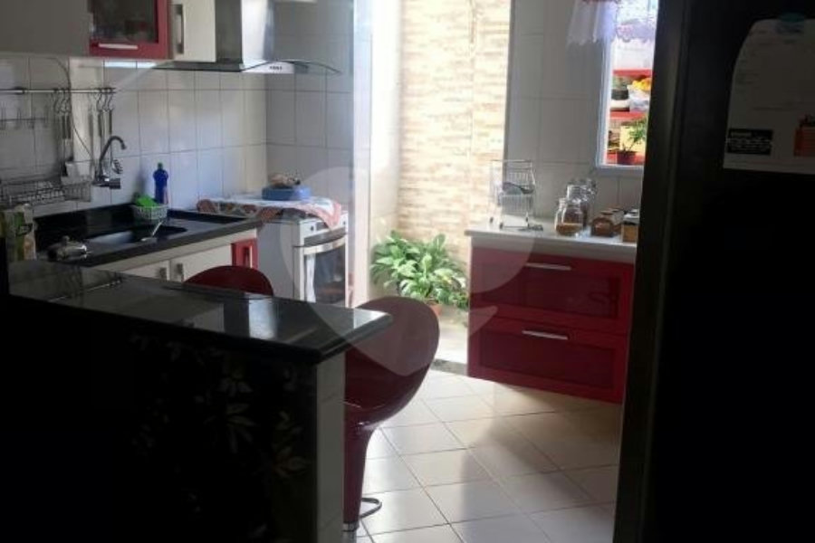 Casa à venda com 2 quartos, sendo 1 suíte, no condomínio Res Santa Inês, São Paulo - SP