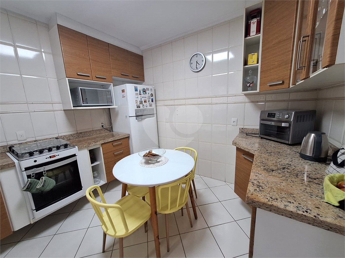 Casa à venda com 3 quartos, sendo 1 suíte, no condomínio Villaggio Tronchim, São Paulo - SP