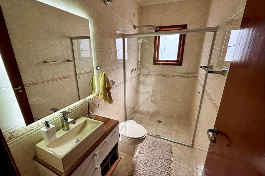 Sobrado à venda com 4 quartos, sendo 1 suíte, em Tremembé, São Paulo, SP