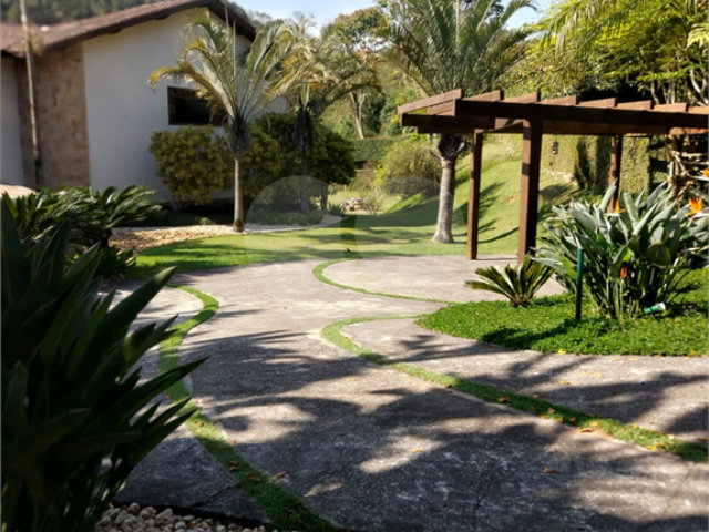 Sobrado à venda com 4 quartos, sendo 1 suíte,  em Serra da Cantareira, Mairiporã, SP