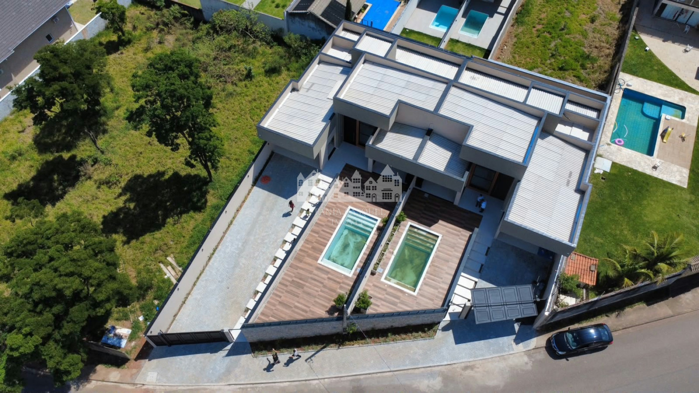 Casa térrea moderna com piscina privativa à venda no Jardim dos Pinheiros, em Atibaia