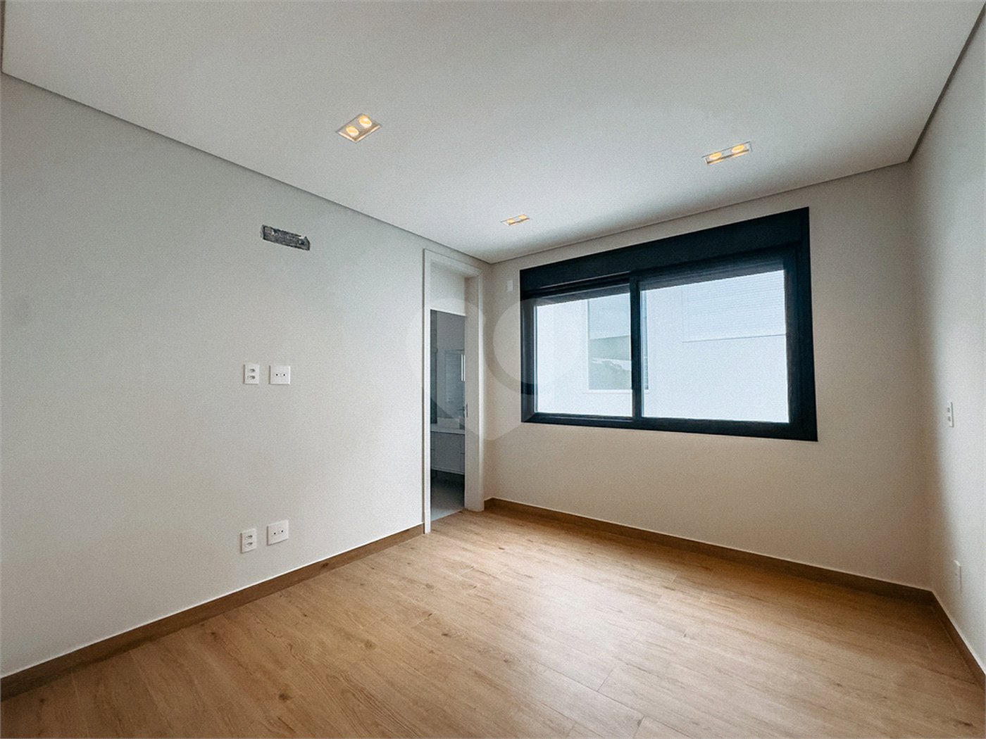 Casa à venda com 4 suítes no condomínio Villa dos Pinheiros, Indaiatuba - SP