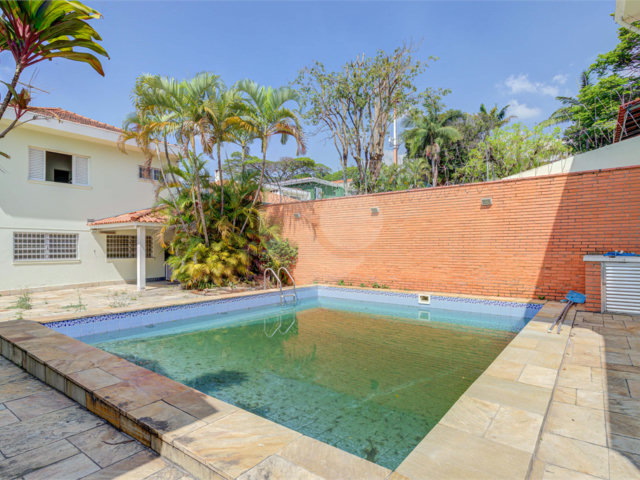 Sobrado à venda com 4 quartos, sendo 2 suítes,  em Brooklin, São Paulo, SP