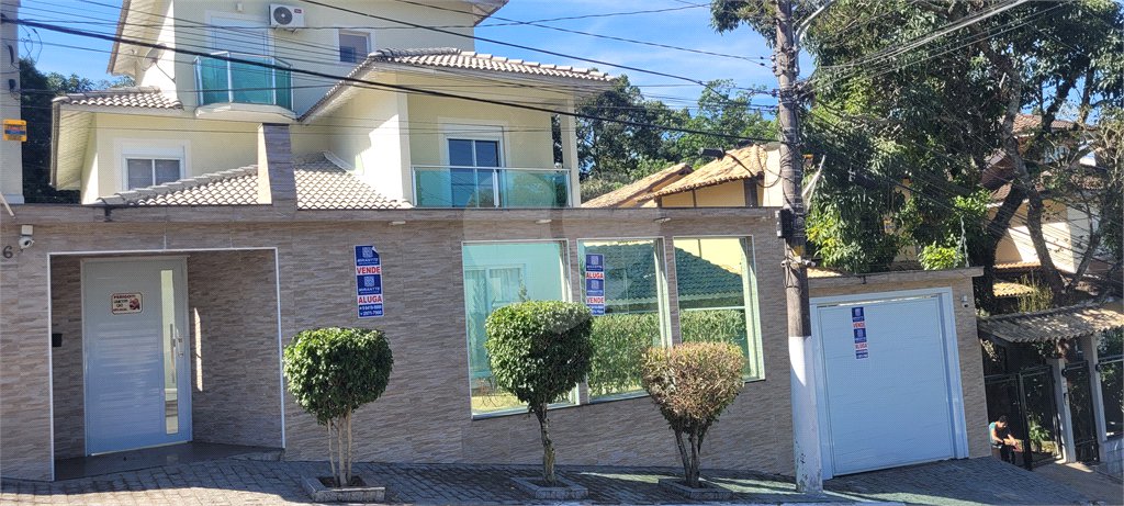 Sobrado à venda com 4 quartos, sendo 2 suítes, em Vila Irmãos Arnoni, São Paulo, SP