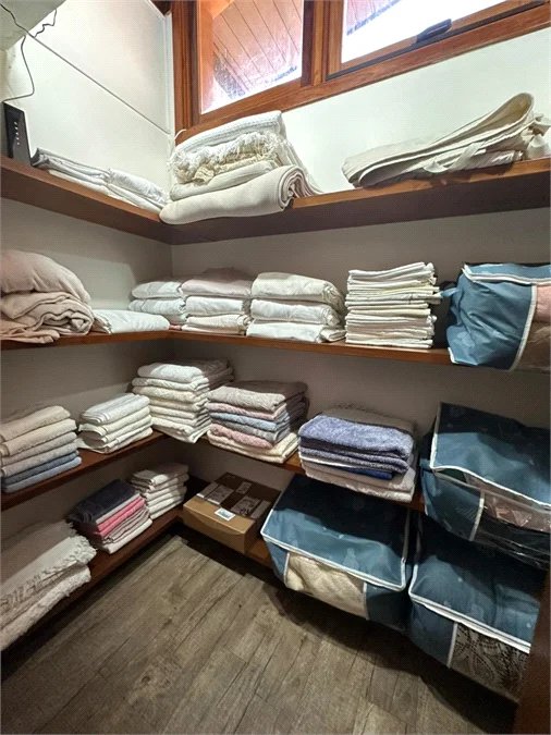 Casa à venda com 4 quartos, sendo 2 suítes, no condomínio Chacara Marques, Santana de Parnaíba - SP