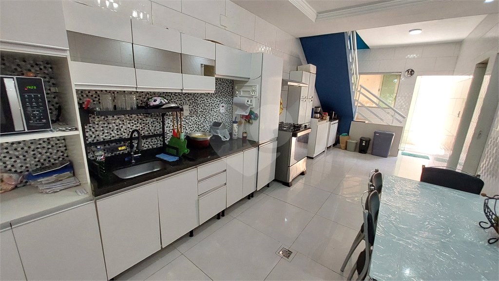 Casa à venda com 4 quartos, sendo 2 suítes, no condomínio Vivendas do Mendanha, Rio de Janeiro - RJ