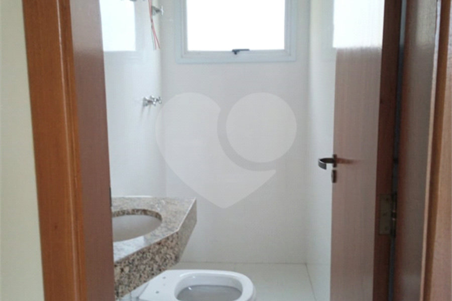 Casa à venda com 3 quartos, sendo 1 suíte, no condomínio Residencial Vila Primavera (zona Norte), São Paulo - SP