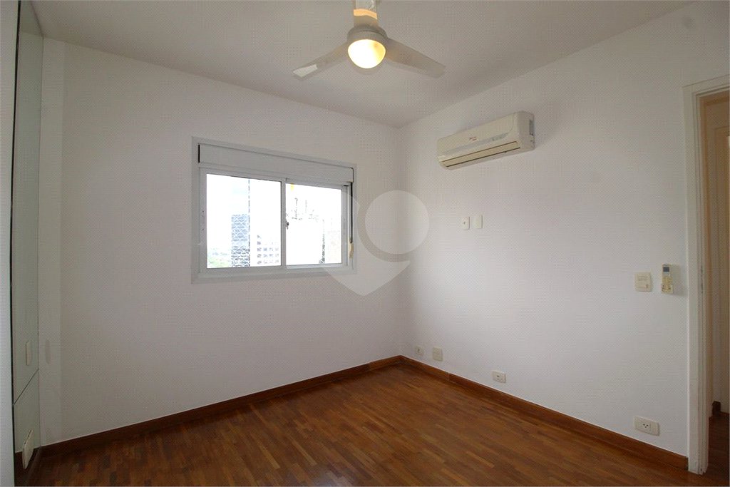 Apartamento à venda com 3 quartos, sendo 1 suíte,  em Vila Olímpia, São Paulo, SP