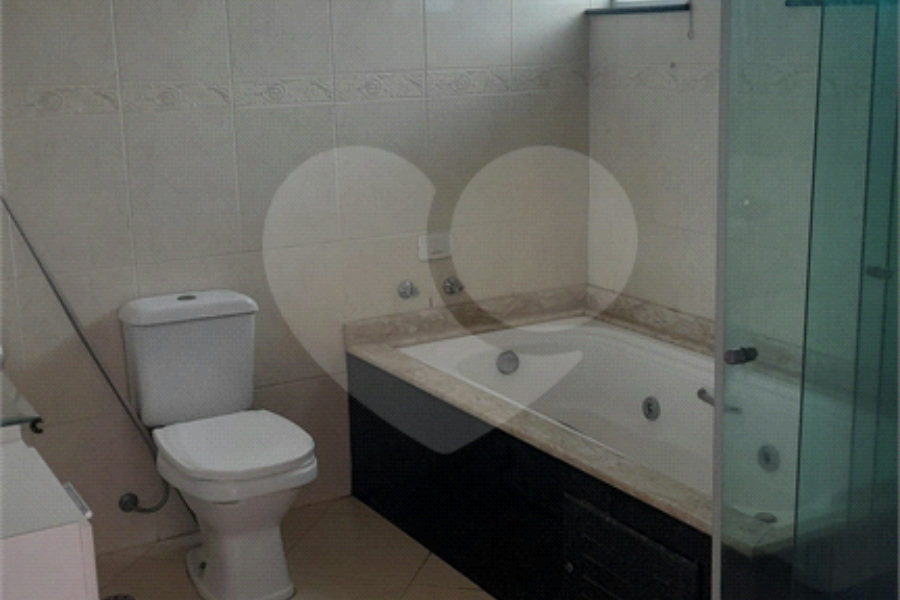 Sobrado à venda com 3 quartos, sendo 1 suíte, em Tremembé, São Paulo, SP