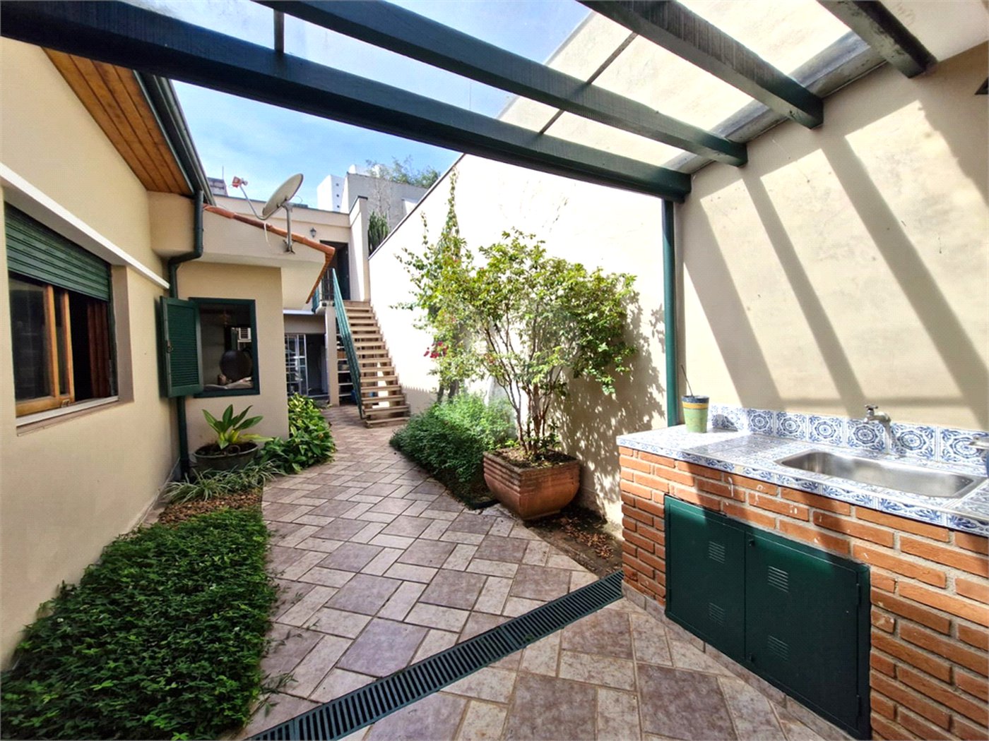 Casa à venda com 4 quartos, sendo 1 suíte,  em Granja Julieta, São Paulo, SP