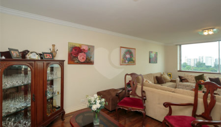 Apartamento à venda com 4 quartos, sendo 1 suíte,  em Alto da Boa Vista, São Paulo, SP