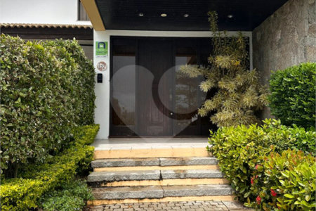 Sobrado à venda com 7 quartos, sendo 6 suítes, em Jurerê Internacional, Florianópolis, SC