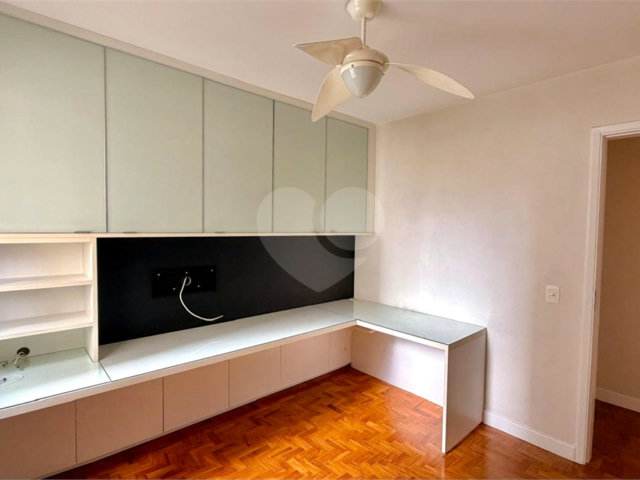 Apartamento à venda com 3 quartos, sendo 1 suíte,  em Moema, São Paulo, SP
