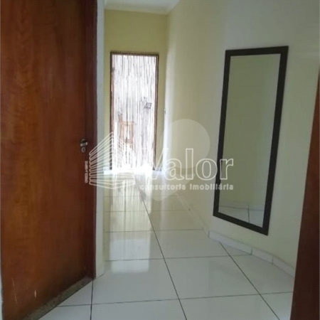 Casa Térrea com 3 dormitórios, sendo 1 suíte.