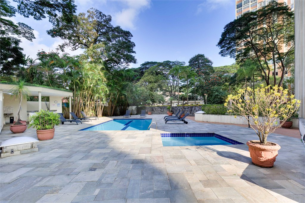 Apartamento à venda com 3 quartos, sendo 2 suítes,  em Alto da Boa Vista, São Paulo, SP