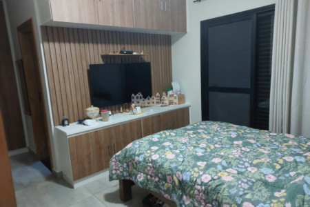 Casa à venda com 4 quartos, sendo 2 suítes,  no condomínio Figueira Garden, Atibaia - SP