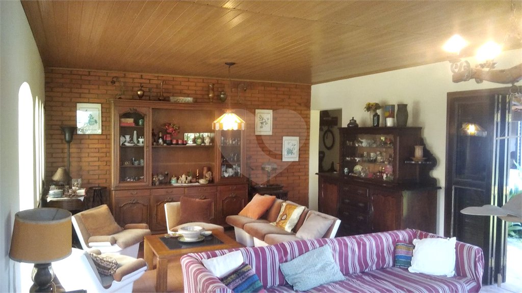 Casa à venda com 5 quartos, sendo 3 suítes, no condomínio Alpes da Cantareira, Mairiporã - SP