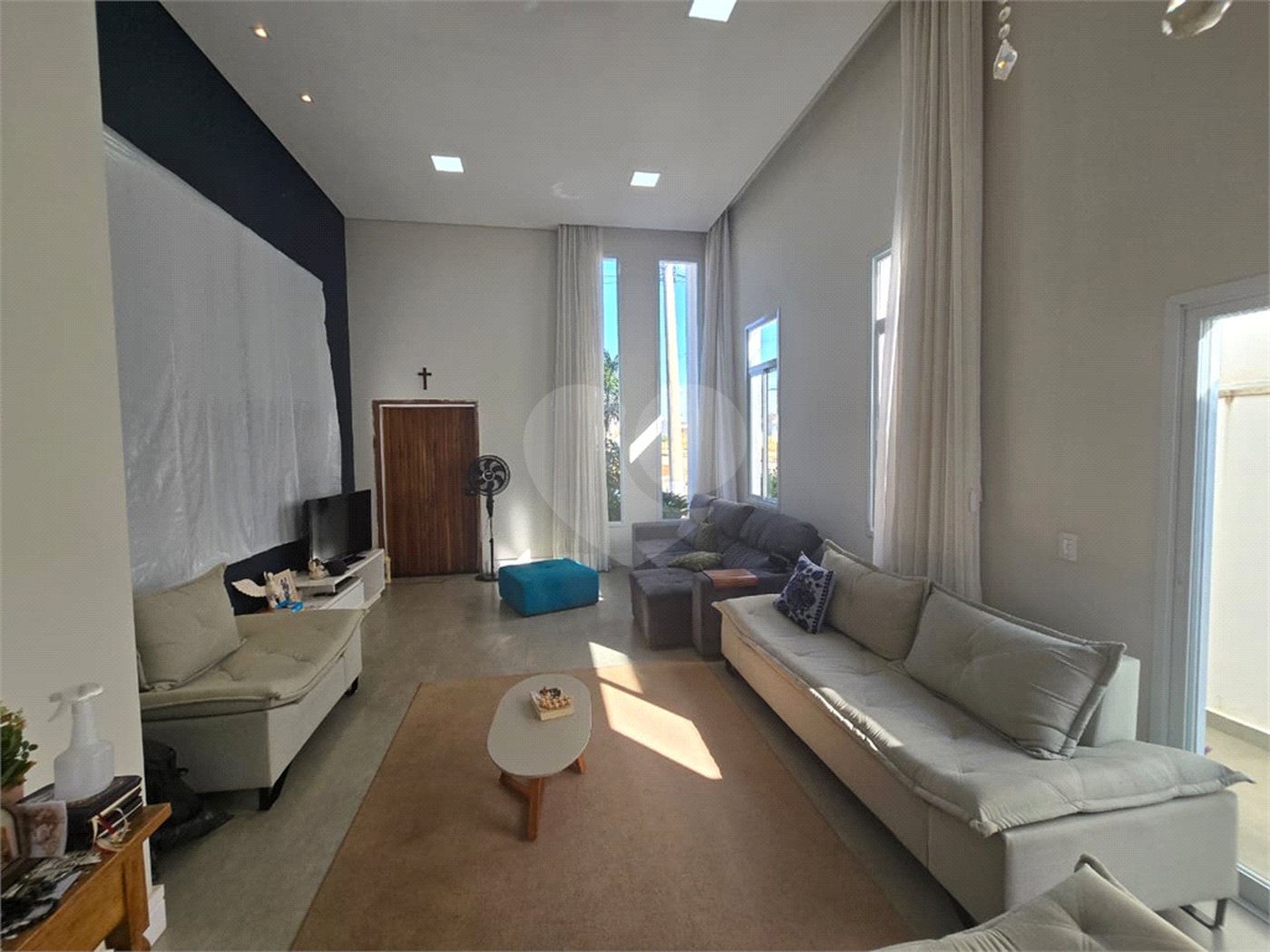 Casa à venda com 3 quartos, sendo 2 suítes, no condomínio Golden, Itapetininga - SP