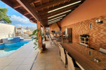 Casa à venda com 3 quartos, sendo 1 suíte, no Centro, Vinhedo, SP