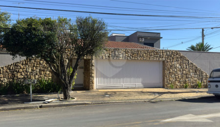 Casa para alugar com 4 quartos, sendo 3 suítes,  em Vila Sfeir, Indaiatuba, SP