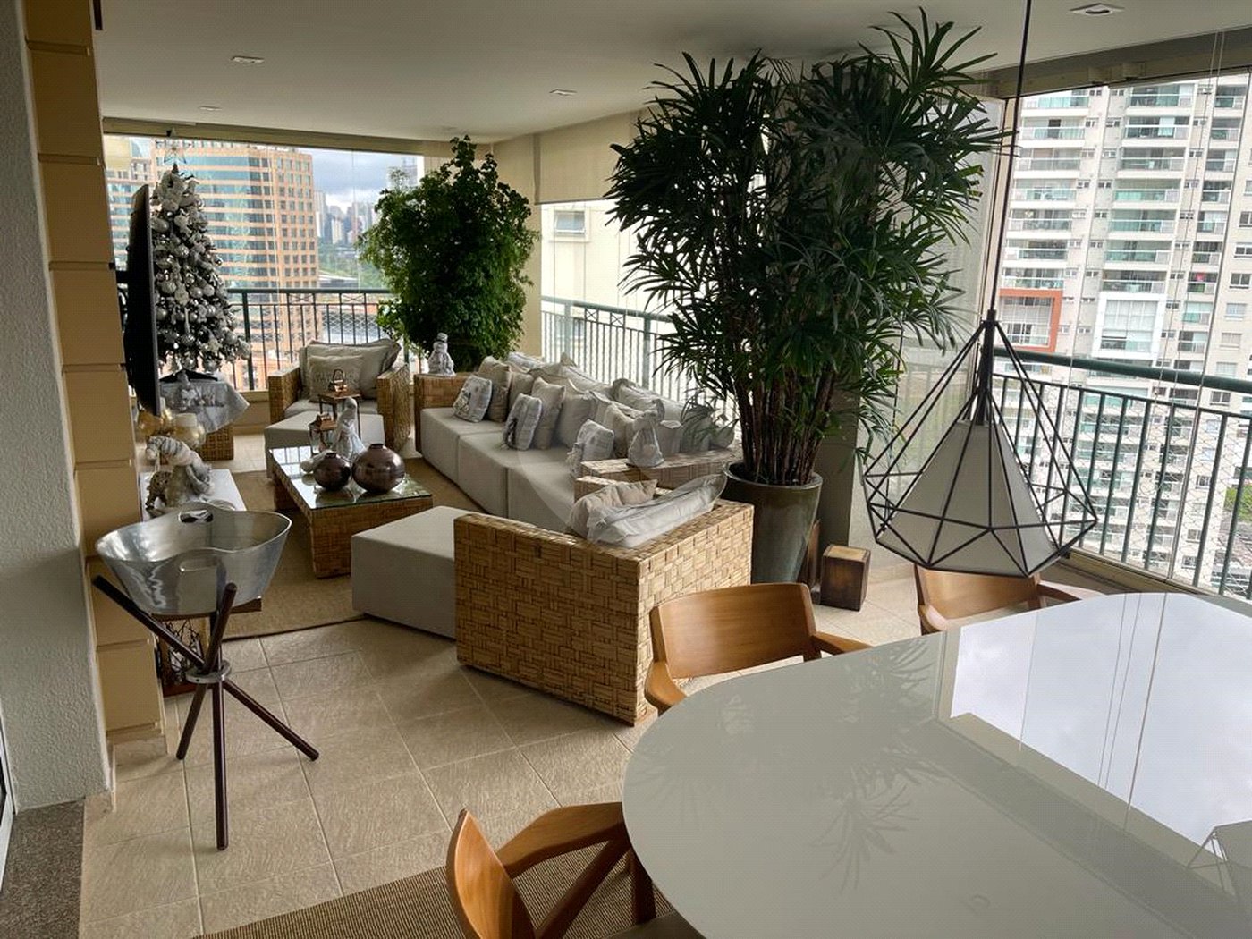 Apartamento à venda com 3 suítes em Vila Gertrudes, São Paulo, SP