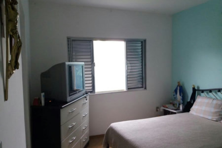 Casa à venda com 4 quartos, sendo 1 suíte,  em Jardim Helga, São Paulo, SP