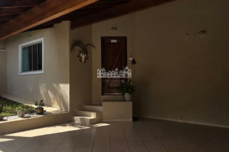 Casa térrea com vista para a Pedra Grande em Atibaia