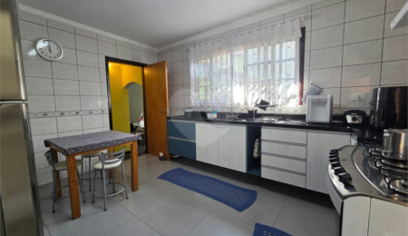 Casa à venda com 4 quartos, sendo 1 suíte,  em Vila Paulo Silas, São Paulo, SP