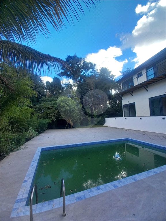 Casa à venda com 4 suítes no condomínio Estância Marambaia, Vinhedo - SP