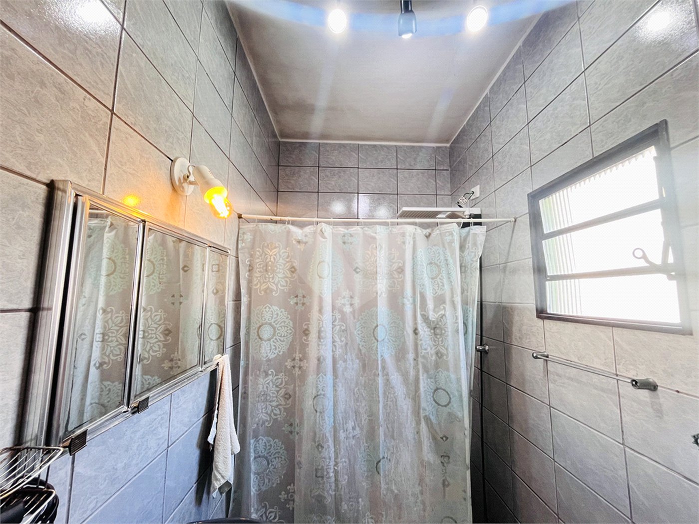 Casa à venda com 4 quartos, sendo 1 suíte, em Campo Grande, Rio de Janeiro, RJ