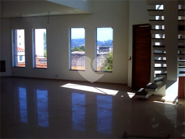 Sobrado à venda com 3 quartos, sendo 1 suíte,  em Tremembé, São Paulo, SP