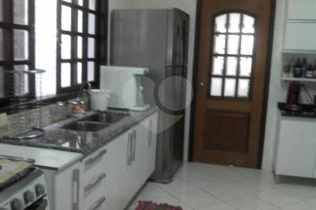 Sobrado à venda com 3 quartos, sendo 1 suíte, em Fazenda Morumbi, São Paulo, SP