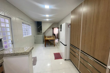 Sobrado à venda com 2 suítes em Jardim Alvinópolis, Atibaia, SP