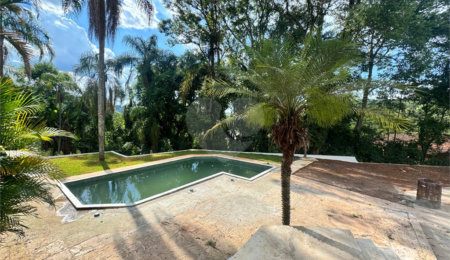 Casa à venda com 5 quartos, sendo 2 suítes,  no condomínio Sausalito, Mairiporã - SP
