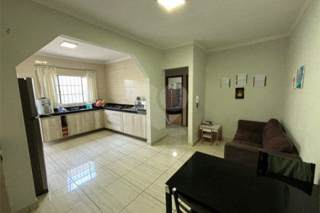 Casa à venda com 3 quartos, sendo 1 suíte, no Centro, Salto, SP