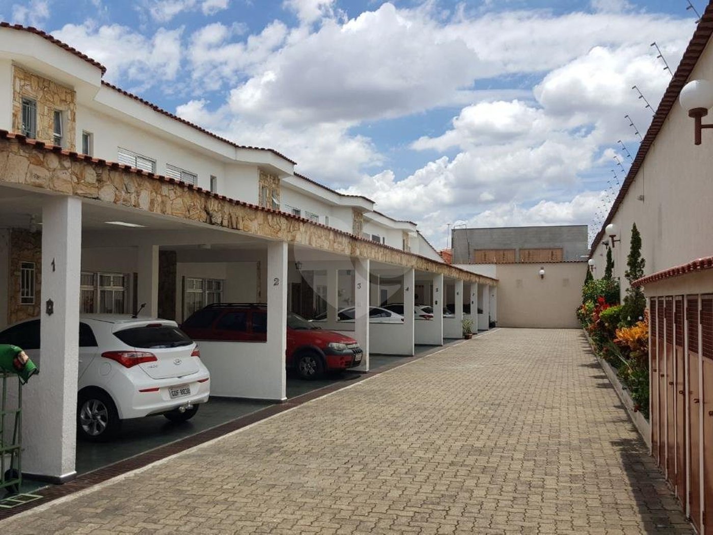 Casa à venda com 3 suítes no condomínio Village, São Paulo - SP