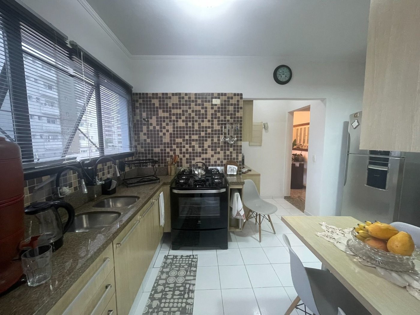 Apartamento 3 dormitórios com 2 suítes, 2 vagas demarcadas, no Embaré, Santos