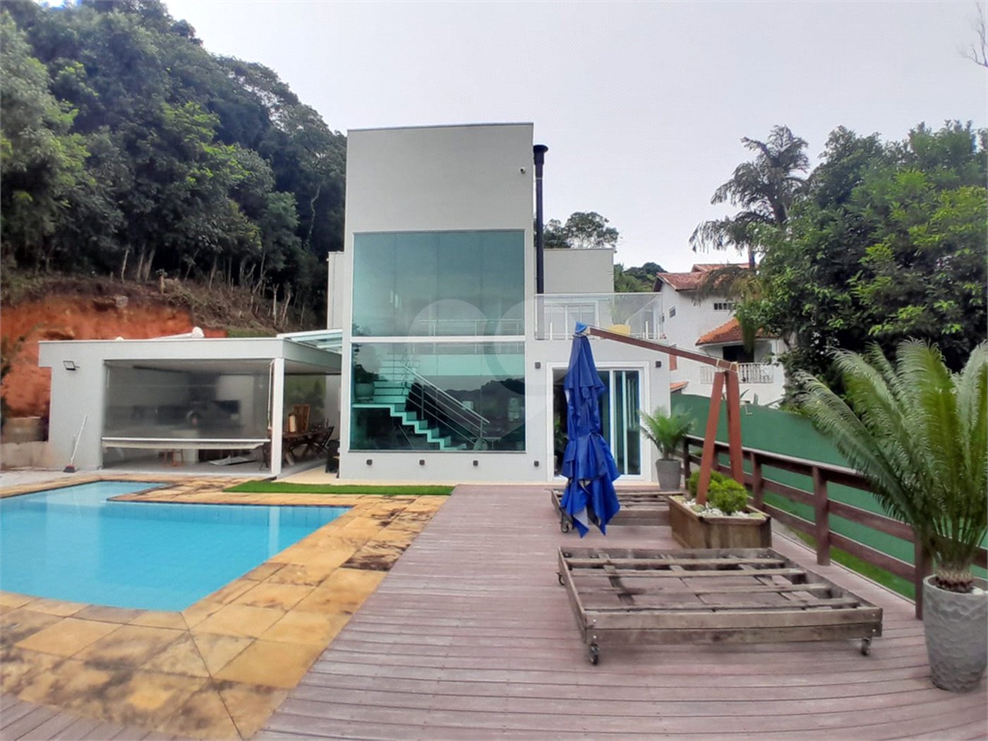 Casa à venda com 3 quartos, sendo 1 suíte,  no condomínio Alpes da Cantareira, Mairiporã - SP