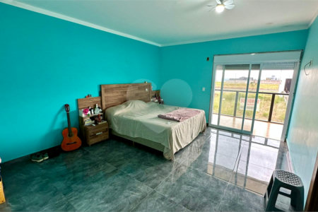Sobrado a venda com 3 dormitorios sendo 1 suite com closet e varanda no bairro Arcoville