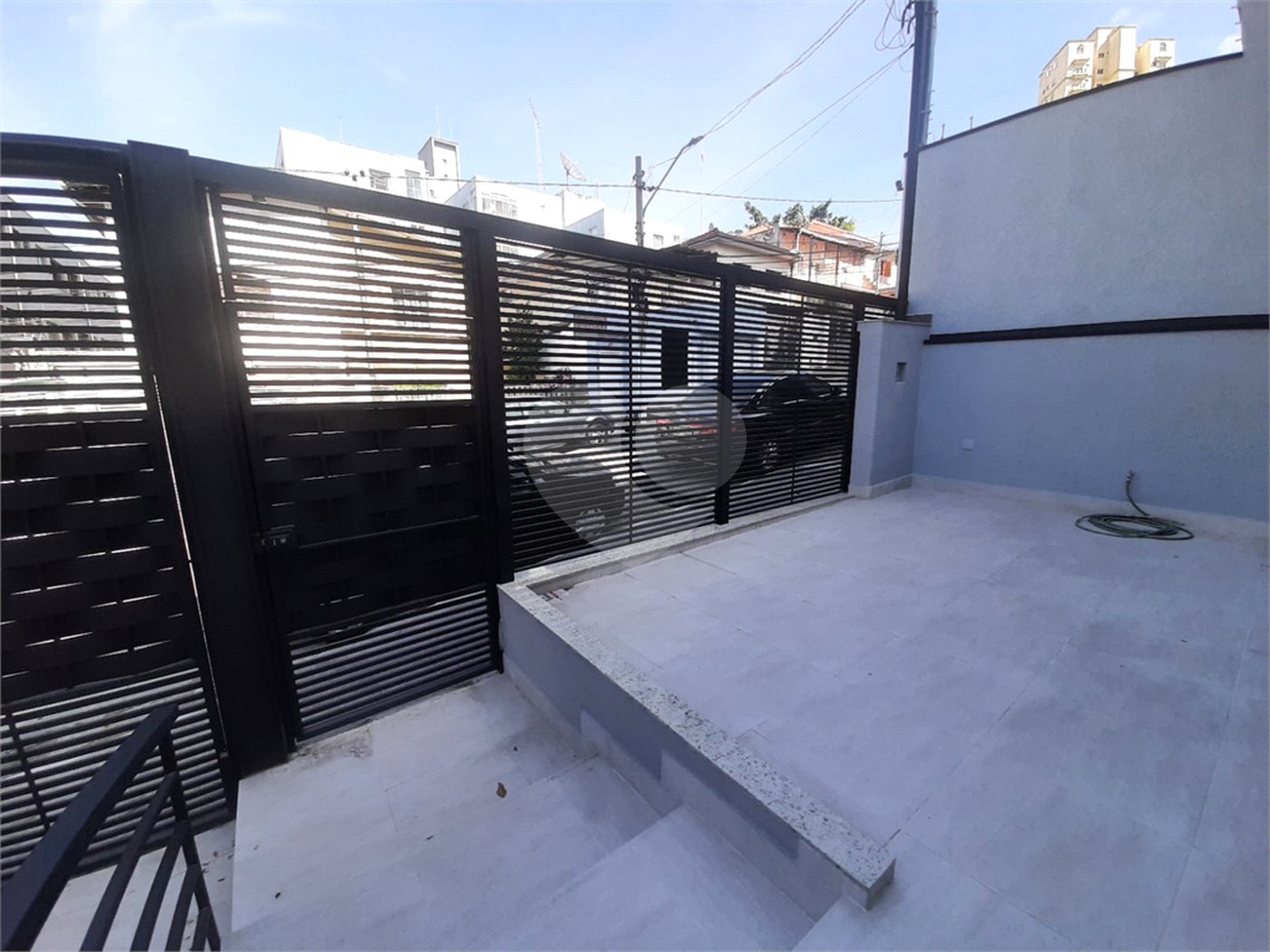 Sobrado à venda com 4 quartos, sendo 3 suítes, em Vila Paulicéia, São Paulo, SP