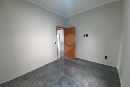 Casa à venda com 3 quartos, sendo 1 suíte, no condomínio Horto Florestal Villagio, Sorocaba - SP